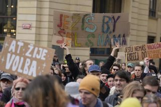 V Praze vyšli do ulic příznivci i odpůrci potratů - Novinky