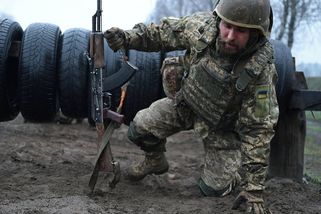 Ukrajina má dost lidí na to, aby bojovala dalších deset let, tvrdí šéf zahraničního výboru parlamentu - Novinky