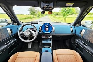 Moderní auto, horší výhled. Nový test odhalil problém, o kterém se moc nemluví