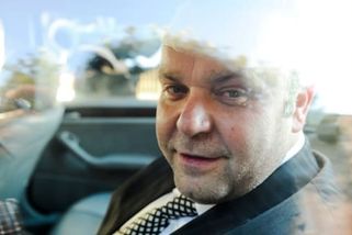 Krejčíř žije v nelidských podmínkách, bojí se smrti. Smějí se mu, když jde na záchod, říká právnička