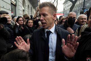 Zítra se osvobodíme od korupce a nesnášenlivosti, burcoval Magyar. Orbán sliboval překvapení - Novinky