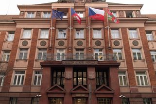 Jak z krajské společnosti v Plzni mizely miliony: Zakázky pro známé, kšefty bokem - Novinky