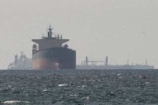 Írán hrozí silnou reakcí na vojenská plavidla v Hormuzu - Novinky