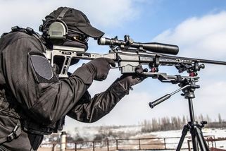 Britská policie málem zastřelila muže v parku. Vypadal jako sebevražedný atentátník - Novinky