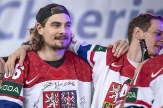 prahain.cz/sport/hokej/kryso-nadavaji-ceskemu-olympionikovi-fanousci-jde-v-pripade-tomaska-jen-o-penize-26316.html