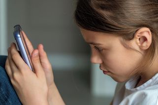 Rakousko zakáže sociální sítě dětem do 14 let