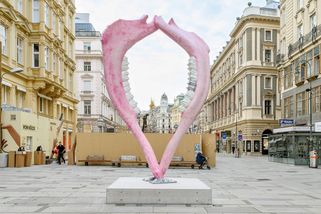 V centru Vídně budí rozruch provokativní skulptura - ženské přirození opatřené zuby - Novinky