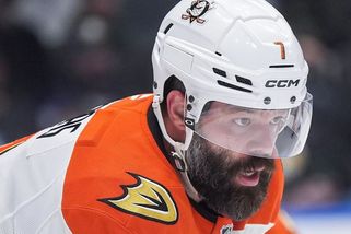 NHL | Trest za likvidační faul. Gudase už v NHL nikdo nepodepíše, prohlásil Tlustý. Zamíří řízný bek do Sparty? - Sport.cz