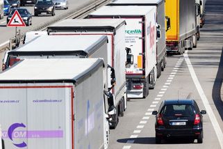 Boj s přetíženými kamiony vázne. Stát chystá změny u vah za stamiliony - Seznam Zprávy