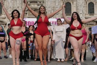 Ženské tělo na různé způsoby. Účastnice protestu boří mýty o klasických ideálech krásy