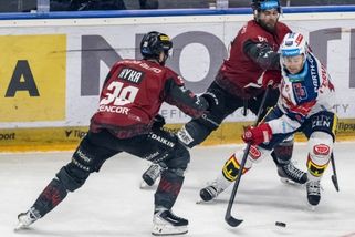 Hokejisté Pardubic a Sparty se v sedmém semifinále utkají o šanci na titul | ČeskéNoviny.cz