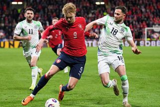 Vždyť sebou mrsknul o zem! Irové těžce koušou klíčový verdikt rozhodčích v Edenu - Sport.cz