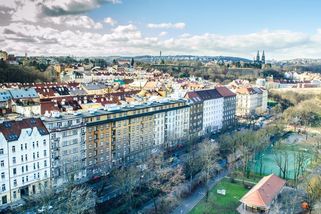 Dostupnost bytů v Česku klesá rychleji než ve většině EU. Trh mohou zchladit drahé hypotéky - Novinky