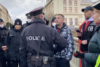 Policie zasáhla před ruskou ambasádou. Zatčen i pronásledovatel Kubka - Seznam Zprávy