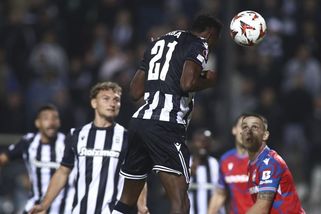 Rozčílený kouč Plzně musel na čerstvý vzduch: Ať si udělá obrázek každý sám - Sport.cz