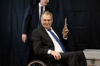 V civilizovaných zemích vojáci prezidenty nejsou, podpořil Zeman Babiše - Seznam Zprávy