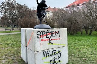 Hajlujícího Putina počmáral vandal - Novinky