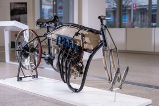 Škoda Muzeum vystavuje první českou motorku s řadovým čtyřválcem.