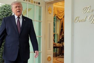 Požádal jsem Siho, aby Íránu nedodával zbraně, odhalil Trump - Novinky