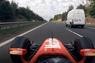 Padla pokuta za jízdu s formulí po dálnici - Garáž.cz