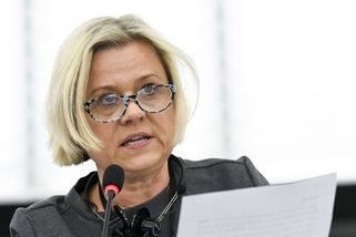 Vrchol povýšené arogance a buranství. Vrecionovou...