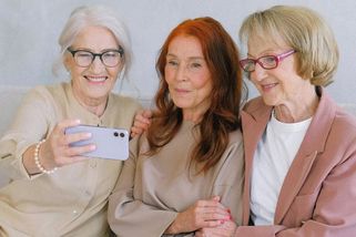 Měly by ženy odcházet do penze později? - Médium.cz