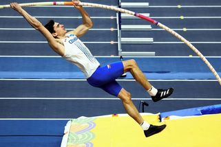 Tyč českého atleta knokautovala běžícího brazilského vícebojaře - Sport.cz