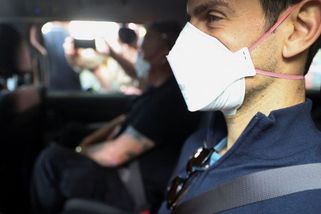 „Jsem zklamaný.“ Djokovič nebude obhajovat titul a musí opustit Austrálii - Novinky