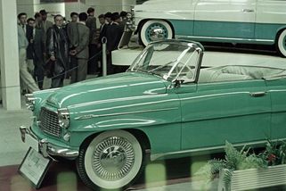 Úžasné dobové fotky ukazují brněnský veletrh před 70 lety. Ukázala se na něm také škodovka, která je dnes na prodej za 10 milionů - Garáž.cz