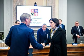 Komentář: Táhněte do háje, všichni pryč...! - fintag.cz