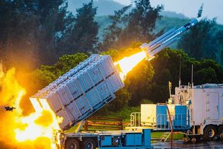 Trio tchajwanských střel by mohlo Čínu od útoku odradit, jinak by jí přineslo nedozírné škody: zničí letadla, střely, lodě i pozemní cíle