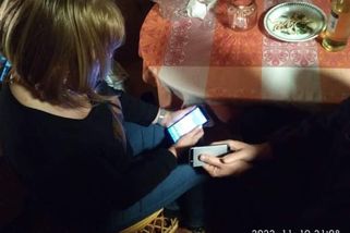 Vlastnit telefon bude zakázané, lidi si budou muset zase zvyknout na poštu a mezilidskou komunikaci: Řešení, po kterém starší generace dlouho žadoní