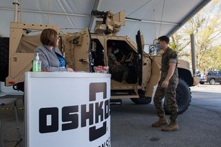 Pentagon se obrací na automobilky, aby přešly na výrobu zbraní - Novinky