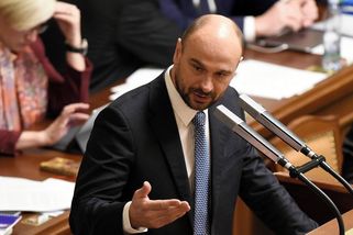 Poslanec Martin Kolovratník šel místo do Sněmovny na hokej: To neměl dělat