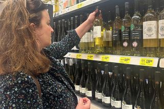 Alkohol může zmizet z večerek a čerpacích stanic - Novinky