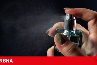 Osmdesátiletá seniorka z Komína tyranizuje sousedy. Dráždí mě silné vůně, brání se