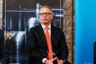 Čím nahradíme benzin a naftu? Šéf Orlen Unipetrolu popsal, co čeká řidiče