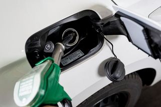 Ceny ropy prudce padají - Novinky