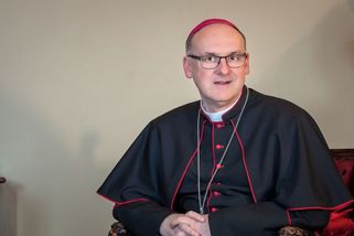 Nový pražský arcibiskup: Nezávislost médií je v ohrožení, nerušte poplatky - Seznam Zprávy