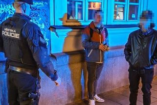 Proč čmárám, kde nemám? U nás je to běžné, hájili se cizinci v Plzni - Novinky