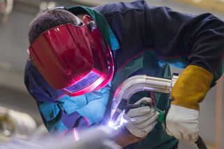 Čeští zaměstnanci jsou v EU levní. Mzdově Němce doženou až za padesát let - Novinky