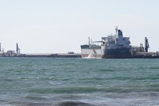 USA couvly: Dál můžete nakupovat ruskou ropu. Leyenová předtím rázně varovala