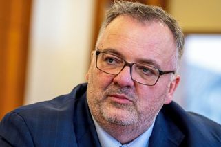 Jurečka interpeloval Bednárika kvůli povinné češtině pro taxikáře. Ten ho vyzval na jazykový souboj - Novinky