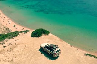 Každého půl kilometrů jiná čistá pláž s křišťálovou vodou a bez turistů. Objevili jsme ráj | Fotr na tripu