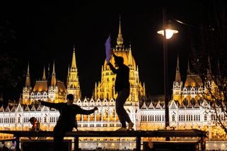 Vítězný tanec pravděpodobného příštího maďarského ministra nadchl sociální sítě - Novinky