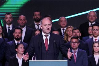 Volby v Bulharsku podle odhadů vyhrála strana exprezidenta Radeva - Novinky