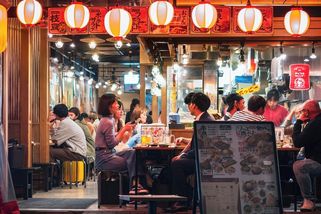 Restaurace v Tokiu zavedly věková omezení pro hosty, má to přispět k harmonii - Novinky