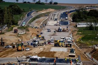 Kupkův úřad naplánoval Babišovi explozi výdajů na dálnice a železnice - Seznam Zprávy