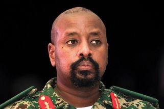 Půl království nepotřebuje, ugandský generál chtěl po Turecku jen miliardu dolarů a nejkrásnější ženu - Novinky