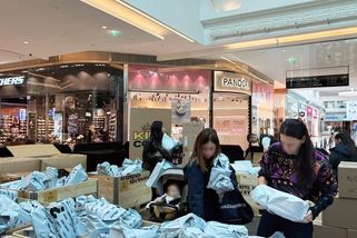 Lovci ztracených balíků. Obchodník láká na poklady z nevyzvednutých zásilek - Seznam Zprávy